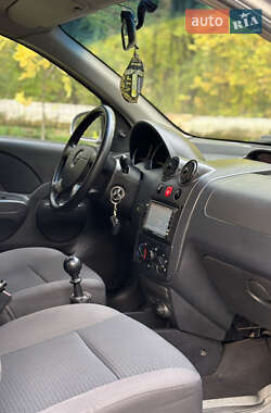 Хэтчбек Chevrolet Aveo 2007 в 
