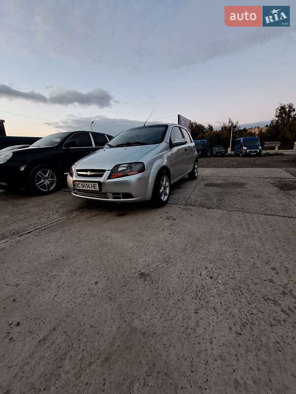 Хэтчбек Chevrolet Aveo 2005 в Новояворовске