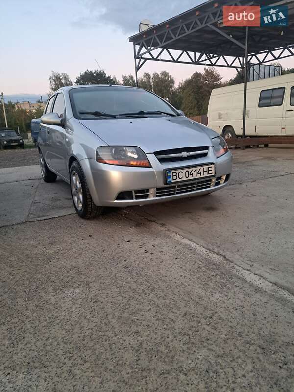 Хэтчбек Chevrolet Aveo 2005 в Новояворовске