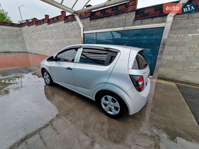 Хэтчбек Chevrolet Aveo 2012 в Ровно