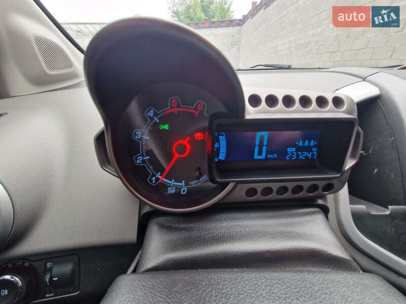 Хэтчбек Chevrolet Aveo 2012 в Ровно