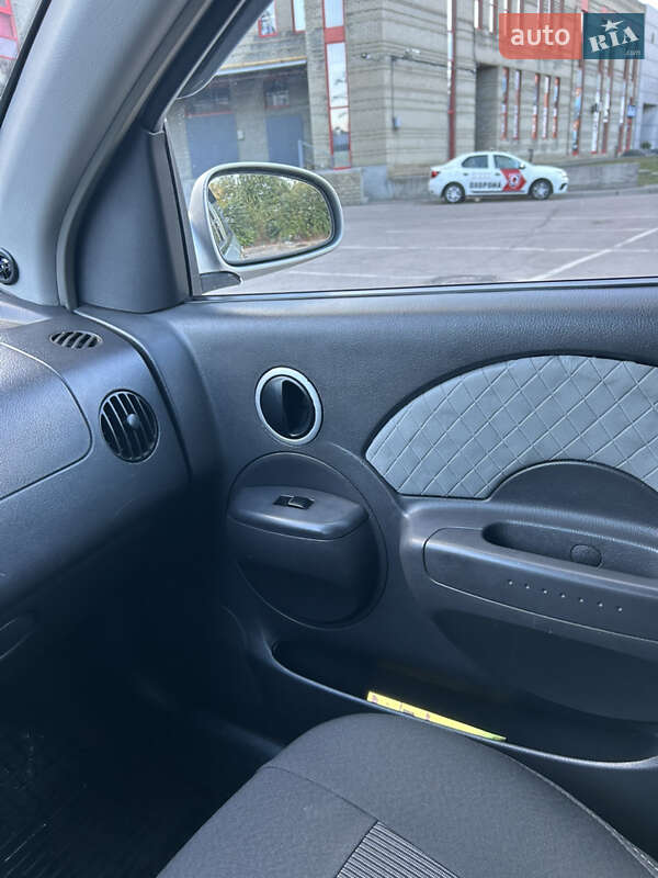 Седан Chevrolet Aveo 2005 в Днепре