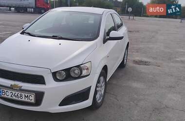 Седан Chevrolet Aveo 2012 в Яворове