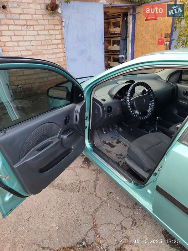 Седан Chevrolet Aveo 2006 в Кривому Розі