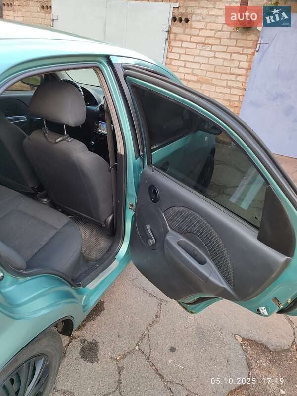 Седан Chevrolet Aveo 2006 в Кривому Розі