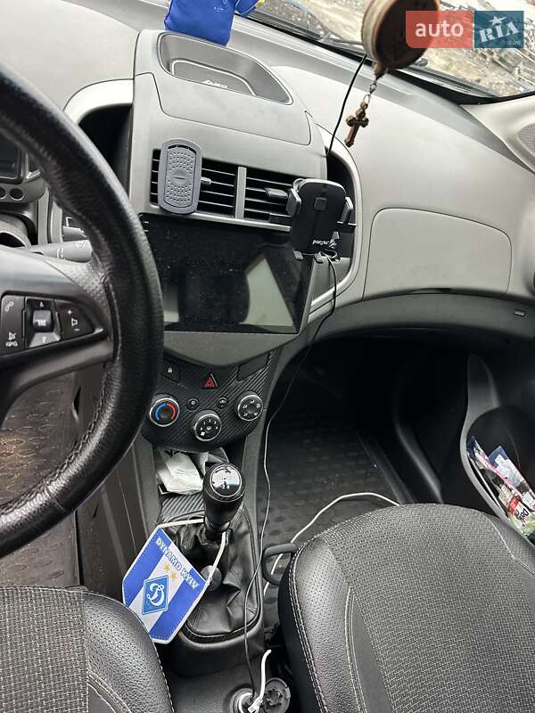 Седан Chevrolet Aveo 2013 в Макарові