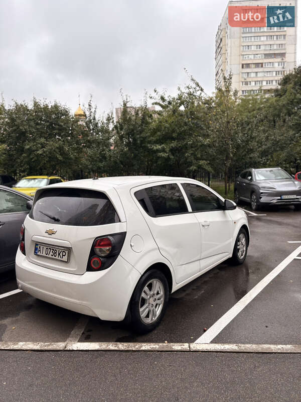 Хетчбек Chevrolet Aveo 2012 в Києві