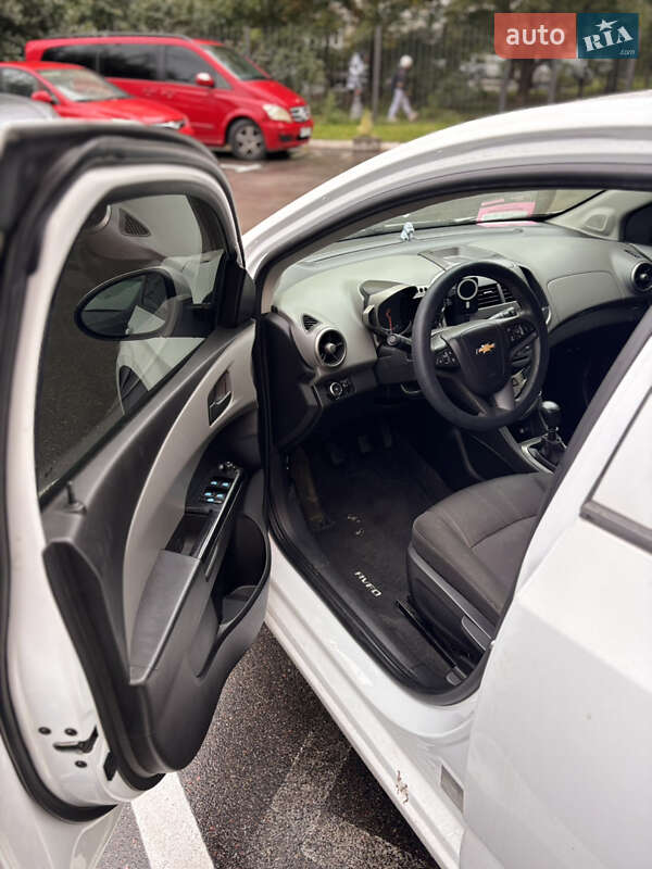 Хетчбек Chevrolet Aveo 2012 в Києві