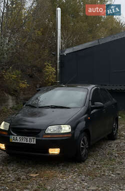 Седан Chevrolet Aveo 2005 в Киеве