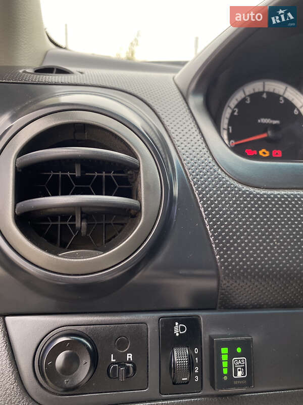 Седан Chevrolet Aveo 2006 в Запорожье