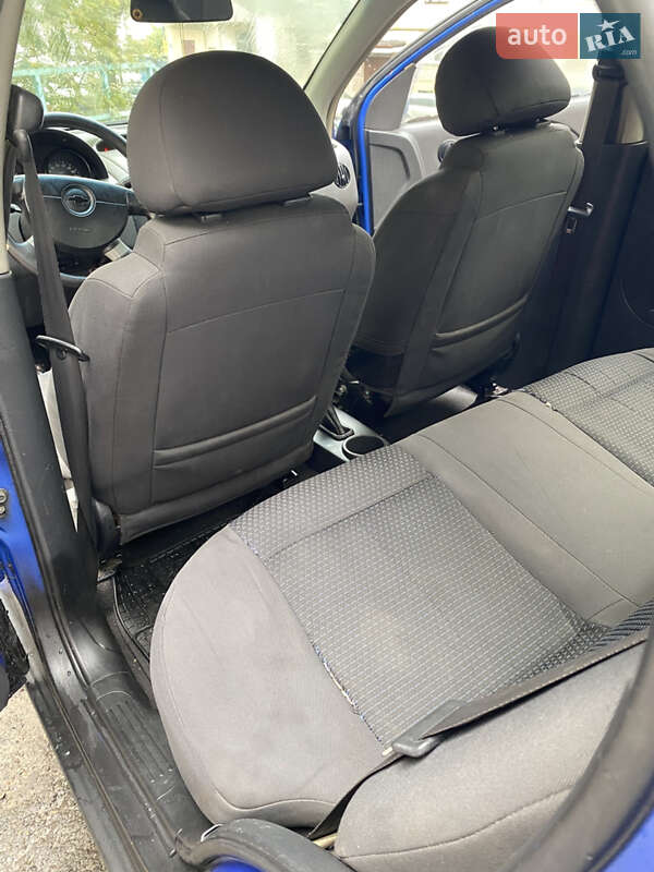 Седан Chevrolet Aveo 2005 в Львові