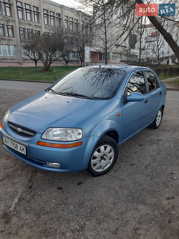 Седан Chevrolet Aveo 2005 в Черновцах