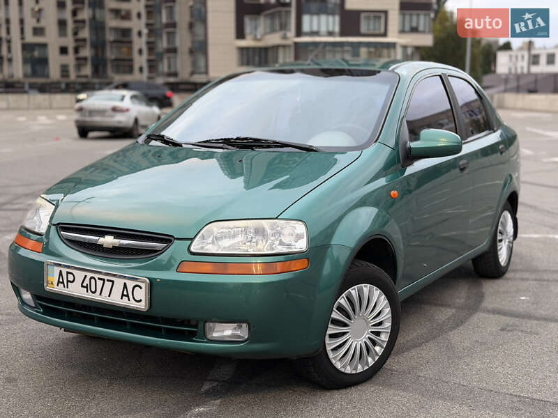 Седан Chevrolet Aveo 2004 в Киеве