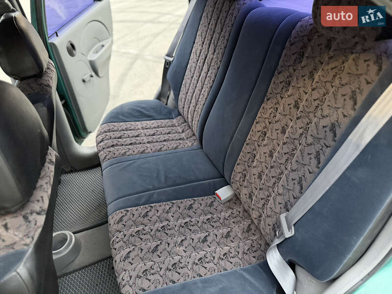 Седан Chevrolet Aveo 2004 в Киеве