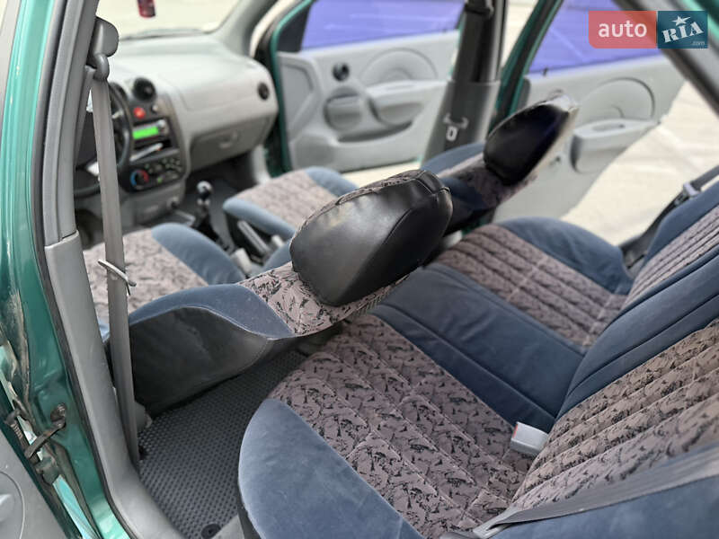 Седан Chevrolet Aveo 2004 в Киеве