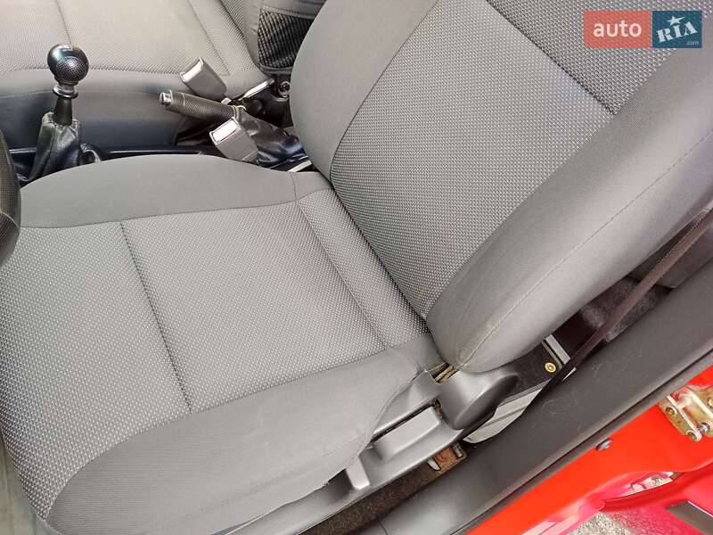 Седан Chevrolet Aveo 2006 в Ромнах