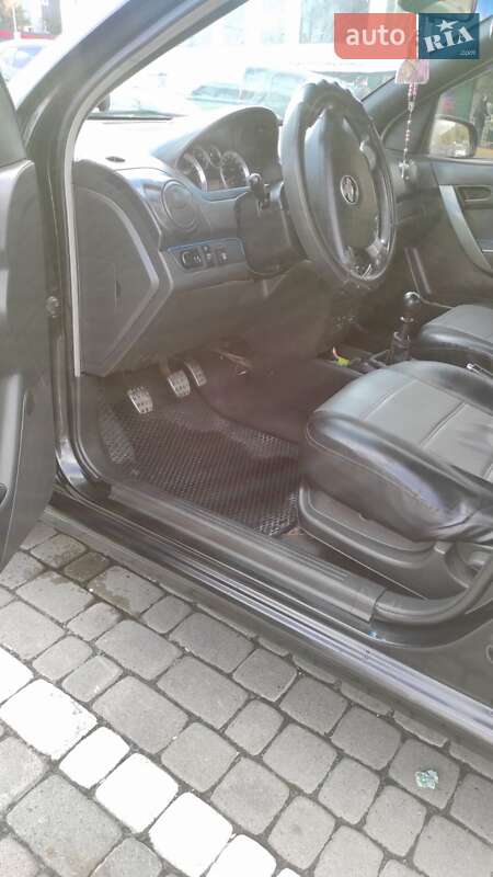 Седан Chevrolet Aveo 2006 в Львове