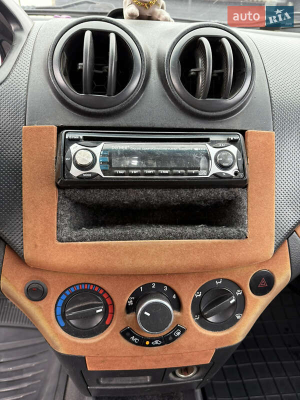 Седан Chevrolet Aveo 2006 в Звягелі