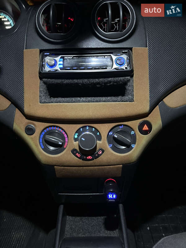 Седан Chevrolet Aveo 2006 в Звягелі