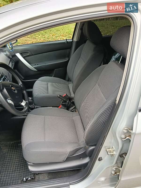 Седан Chevrolet Aveo 2009 в Кривом Роге