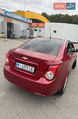 Седан Chevrolet Aveo 2014 в  фото 4 Седан Chevrolet Aveo 2014 в