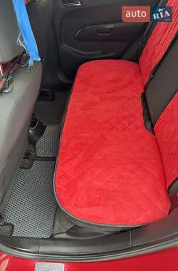 Седан Chevrolet Aveo 2014 в  фото 10 Седан Chevrolet Aveo 2014 в
