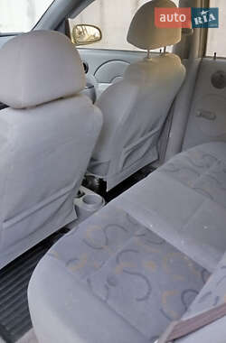 Хэтчбек Chevrolet Aveo 2004 в  фото 11 Хэтчбек Chevrolet Aveo 2004 в