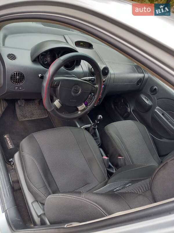 Хэтчбек Chevrolet Aveo 2006 в Карловке фото 4 Хэтчбек Chevrolet Aveo 2006 в Карловке