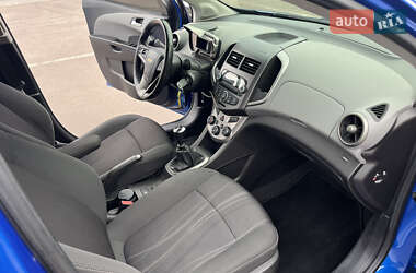 Хетчбек Chevrolet Aveo 2012 в 