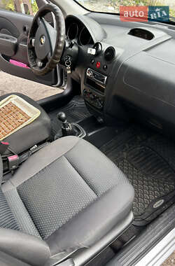 Хэтчбек Chevrolet Aveo 2006 в  фото 5 Хэтчбек Chevrolet Aveo 2006 в