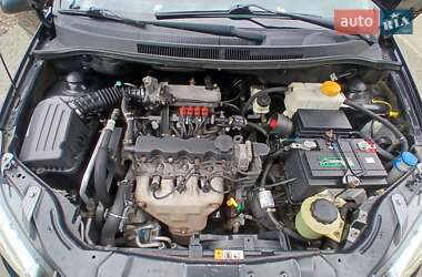 Хетчбек Chevrolet Aveo 2011 в  фото 8 Хетчбек Chevrolet Aveo 2011 в