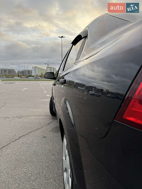 Седан Chevrolet Aveo 2011 в Киеве