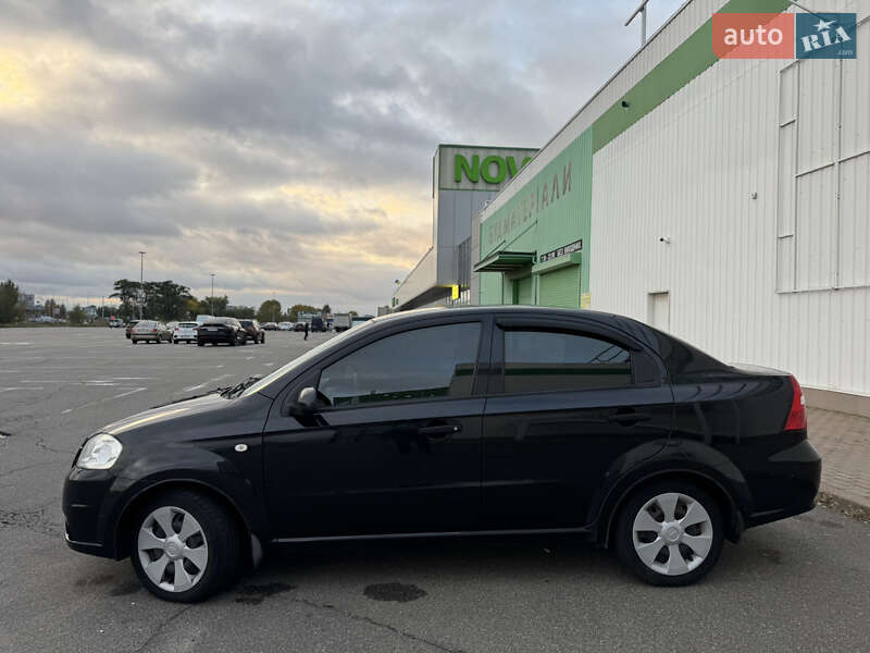 Седан Chevrolet Aveo 2011 в Киеве