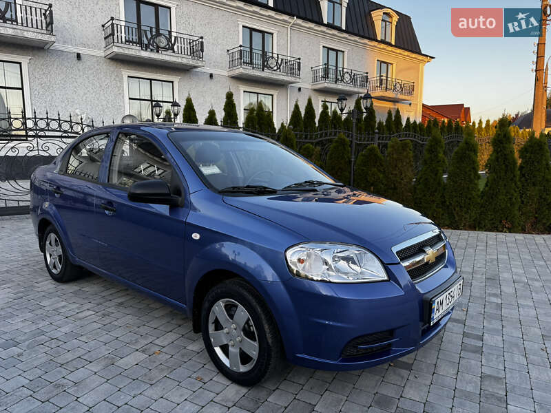 Седан Chevrolet Aveo 2008 в Виннице