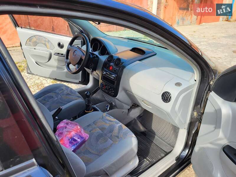 Хэтчбек Chevrolet Aveo 2005 в Хмельницком