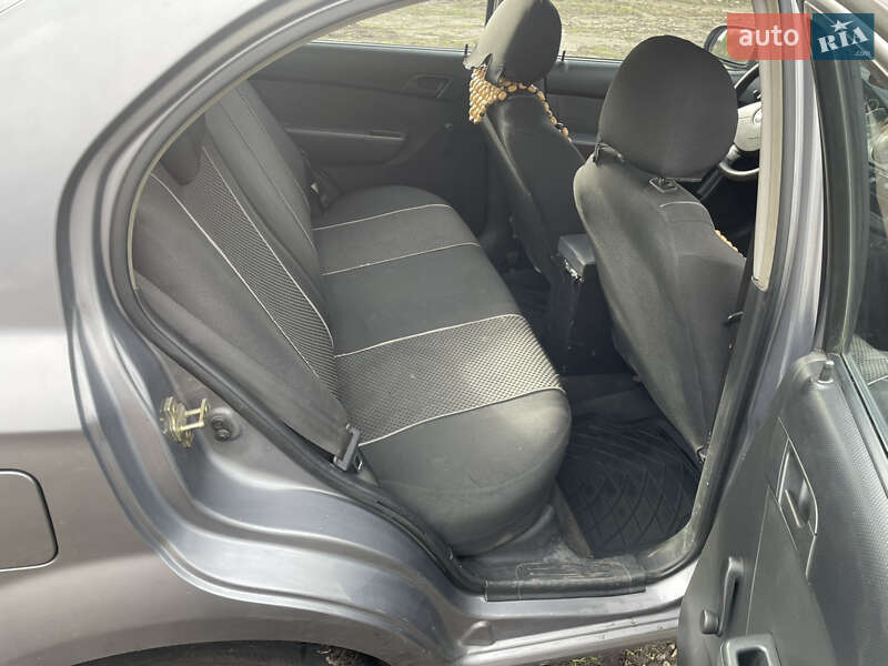 Седан Chevrolet Aveo 2006 в Новомиргороді