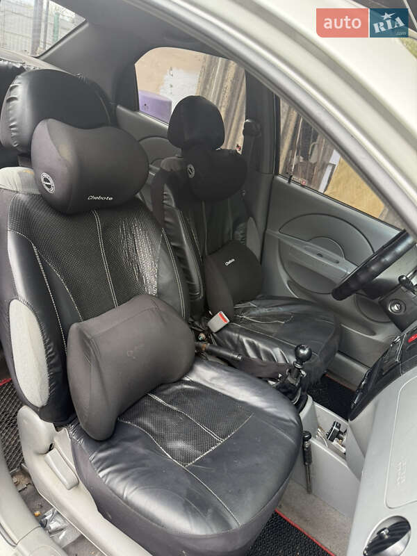 Седан Chevrolet Aveo 2004 в Кагарлику