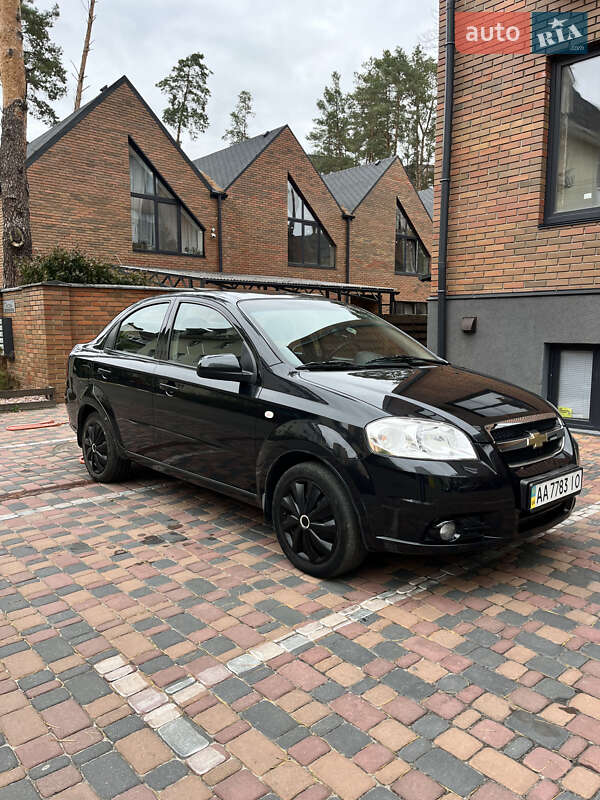 Седан Chevrolet Aveo 2010 в Киеве