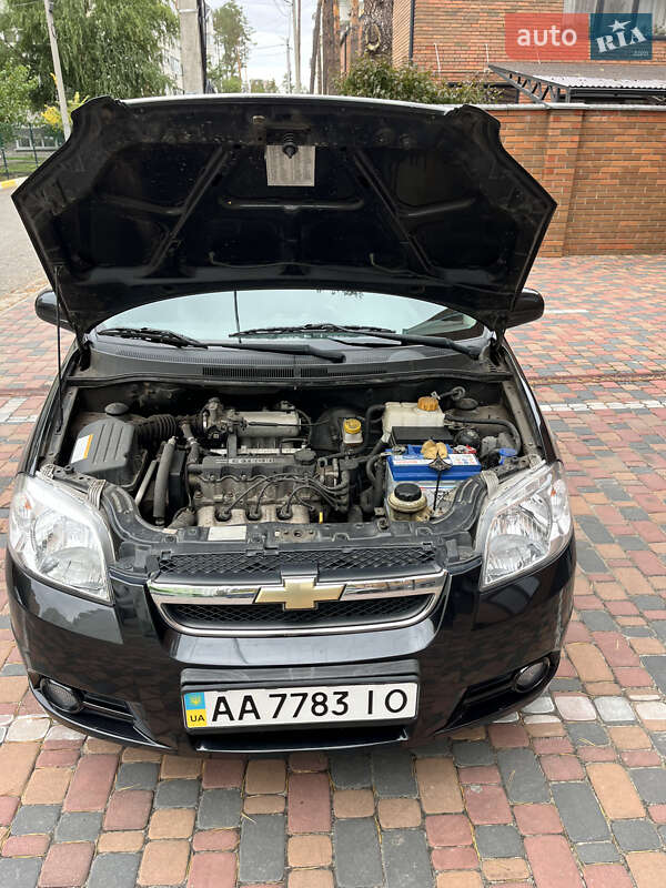 Седан Chevrolet Aveo 2010 в Киеве