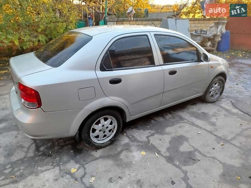 Седан Chevrolet Aveo 2005 в Харькове
