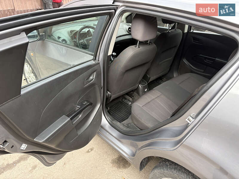 Хэтчбек Chevrolet Aveo 2012 в Ровно