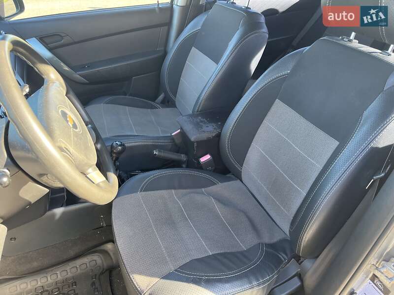 Седан Chevrolet Aveo 2009 в Львове