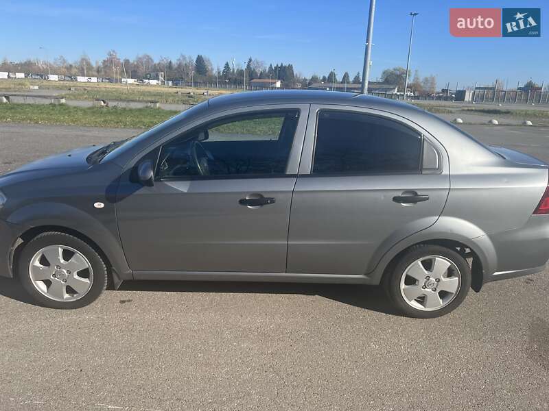 Седан Chevrolet Aveo 2009 в Львове