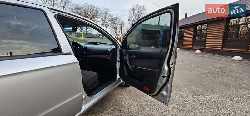 Седан Chevrolet Aveo 2006 в Прилуках