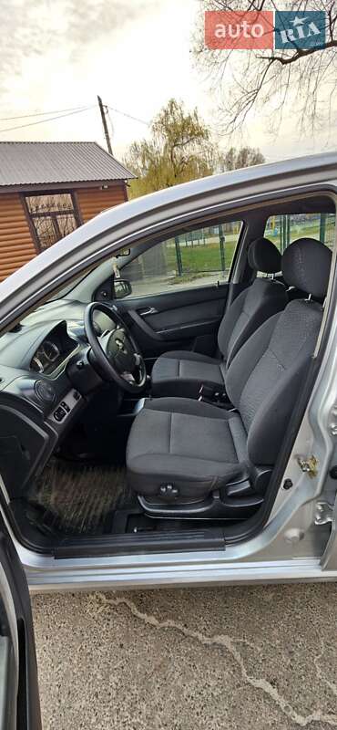 Седан Chevrolet Aveo 2006 в Прилуках