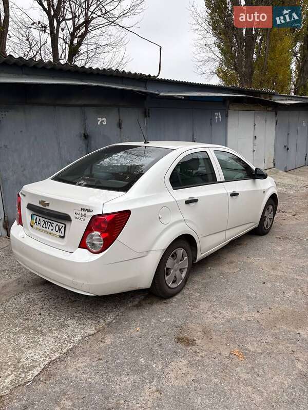 Седан Chevrolet Aveo 2014 в Киеве фото 4 Седан Chevrolet Aveo 2014 в Киеве