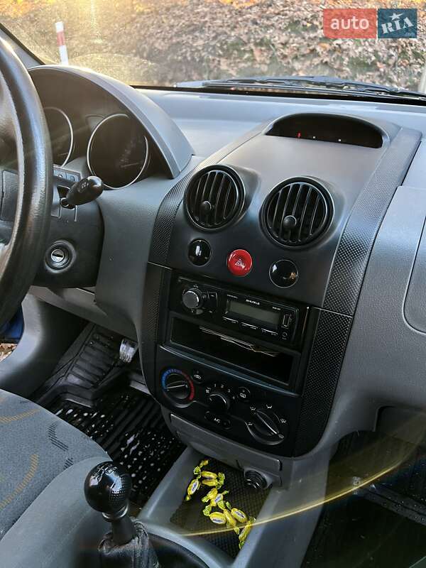 Хэтчбек Chevrolet Aveo 2005 в Ужгороде фото 9 Хэтчбек Chevrolet Aveo 2005 в Ужгороде