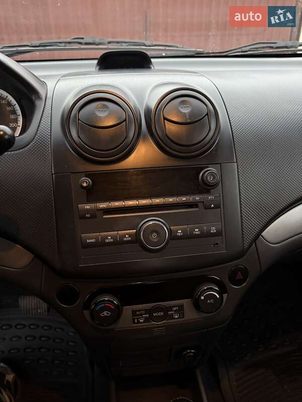 Седан Chevrolet Aveo 2005 в Рівному