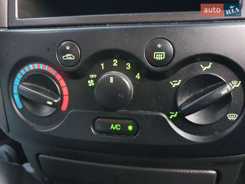 Седан Chevrolet Aveo 2006 в Киеве