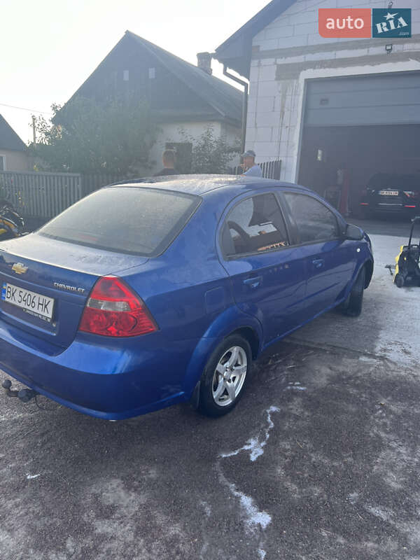 Седан Chevrolet Aveo 2010 в Сарнах